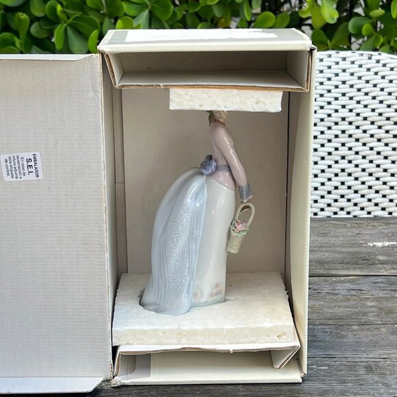 RETIRED LLADRO 7622 BASKET OF LOVE GIRL & FLOWERS FIGURINE with Original BOX - Picture 10 of 13